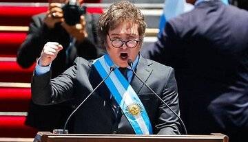 رئیس‌جمهور جنجالی آرژانتین نیامده طوفان به پا کرد