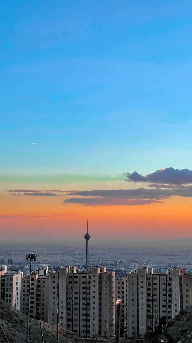 نمایی زیبا از برج میلاد 