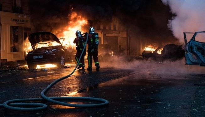 آشوب سال نو در فرانسه؛ بازداشت 380 نفر و سوختن 750 خودرو