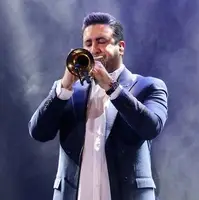 فیلم کمتر دیده شده از نوازندگی امید حاجیلی در کنسرت ناصر عبدالهی