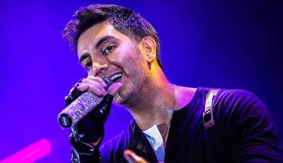 یک اجرای احساسی از فرزاد فرزین در کنسرت