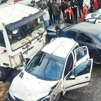 برخورد شدید کامیونت با ۱۲ خودرو در منطقه تهرانپارس