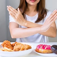 این ۵ عادت غذایی را ترک کنید/ عاداتی که سبب اختلالات متابولیک می‌شوند