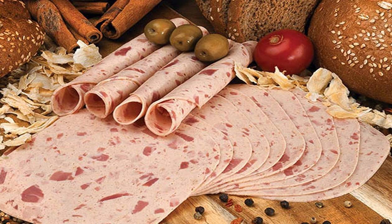 خوشمزه‌ترین کالباس خانگی را به این روش درست کنید