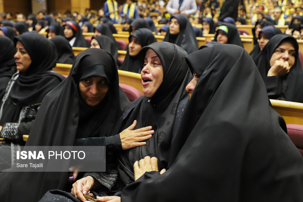 عکس/ گرامیداشت شهدای دانش‌آموز حادثه تروریستی گلزار شهدای کرمان   