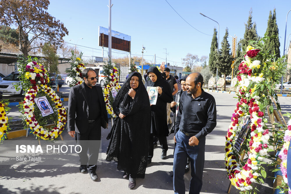 عکس/ گرامیداشت شهدای دانش‌آموز حادثه تروریستی گلزار شهدای کرمان   