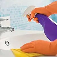 تمیز کردن سه‌سوته کاشی‌های سرویس‌بهداشتی و حمام