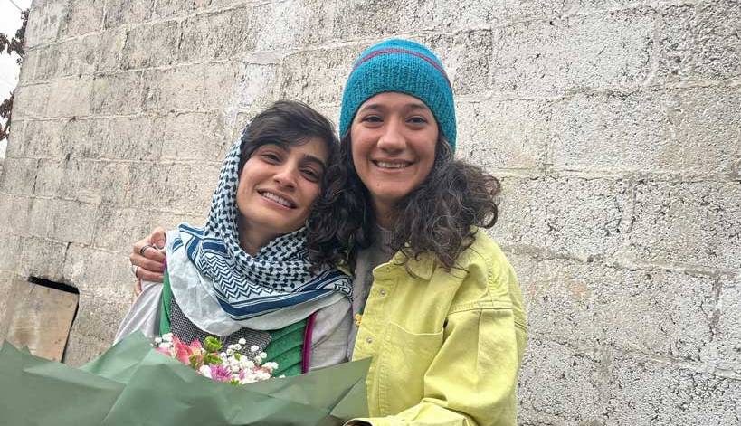 عصر ایران: چرا برخی از آزادی دو دختر خبرنگار خوش‌حال نشدند؟