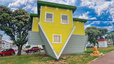 آیا امکان دارد پیرامون خود را وارونه ببینیم؟