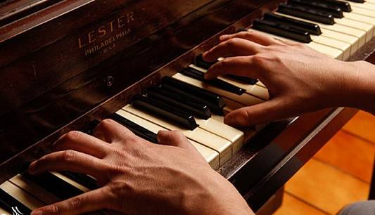 آهنگ بیکلام و آرامش بخش «ستارگان خاموش» را بشنوید