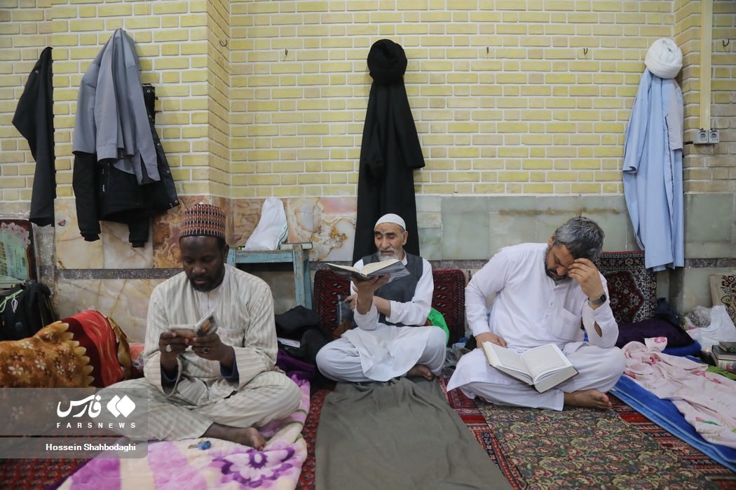 عکس/ اعتکاف طلاب غیرایرانی در قم