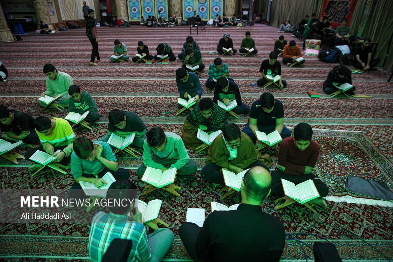 مراسم معنوی اعتکاف در مسجد امام صادق (ع)