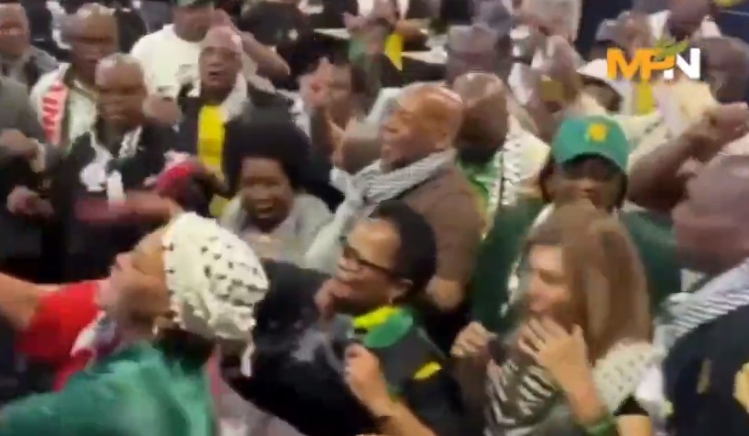رقص و شادی رئیس‌جمهور آفریقای جنوبی پس از اعلام حکم دادگاه لاهه