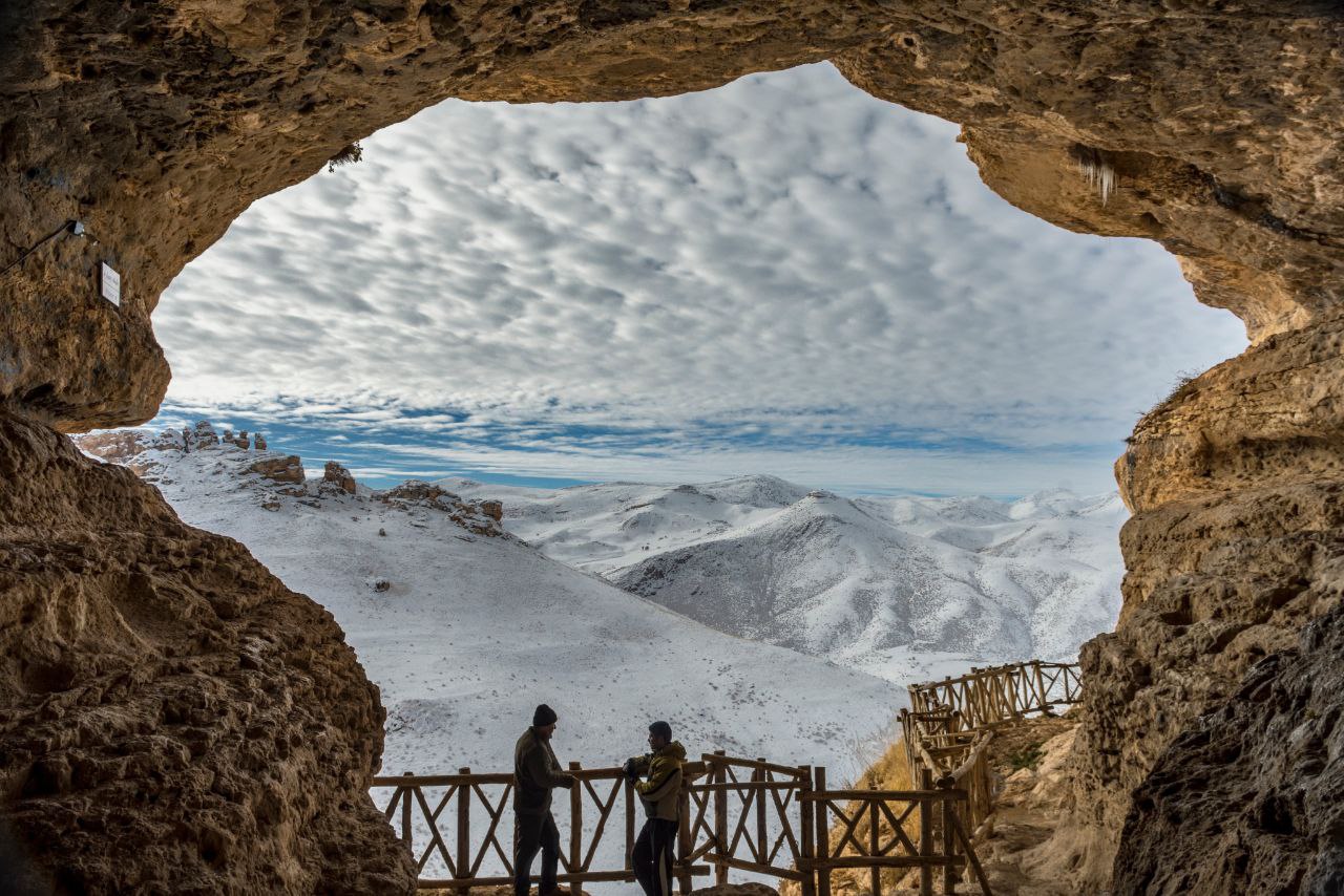 منظره‌ زیبای زمستانی از غار کرفتو در کردستان 