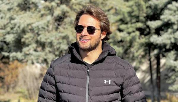 اجرای خواننده گروه ایهام در هوای برفی و زمستانی