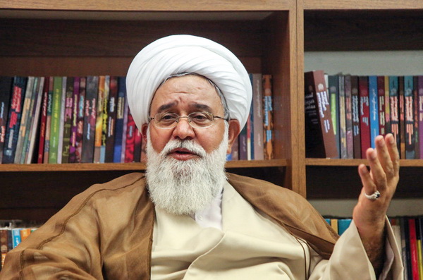 رئیس شورای حوزه‌های علمیه تهران: مبادا بخاطر رفتار جاهلانه یک نفر لباس از تن بکنیم و عمامه برداریم
