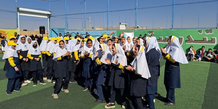 خانم مدیری که برای رساندن پدری به دخترش به همه رو زد