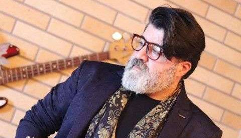 اجرای ورژن گیتار «بی حواس» با صدای مهدی یغمائی