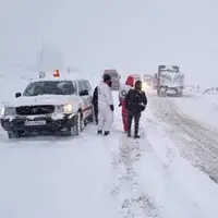 مشهدی‌ها به طرقبه‌شاندیز سفر نکنند؛ گرفتار شدن خودروها در برف
