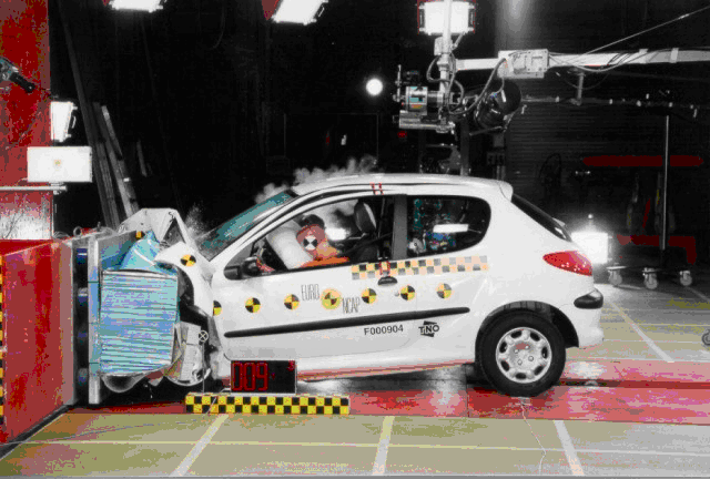 شرکت آزمون تصادفات افتتاح می شود شرکت آزمون تصادفات افتتاح می شود