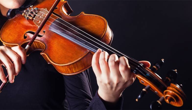 ویولن نوازی دل انگیز در خیابان های رودخانه ای ونیز