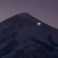 چشم‌اندازی از حرکت ستارگان بر روی قله دماوند