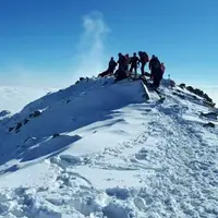 مسیر برفی صعود به قله شیرباد در خراسان رضوی