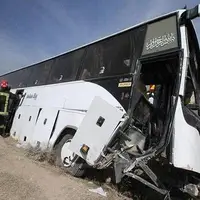 واژگونی اتوبوس در محور رزن به آوج؛ ۲۱ نفر مصدوم شدند