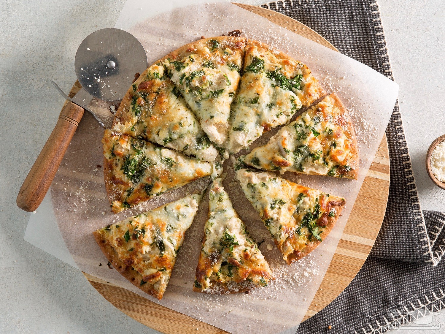 طرز تهیه یک پیتزای خوشمزه با فیله مرغ