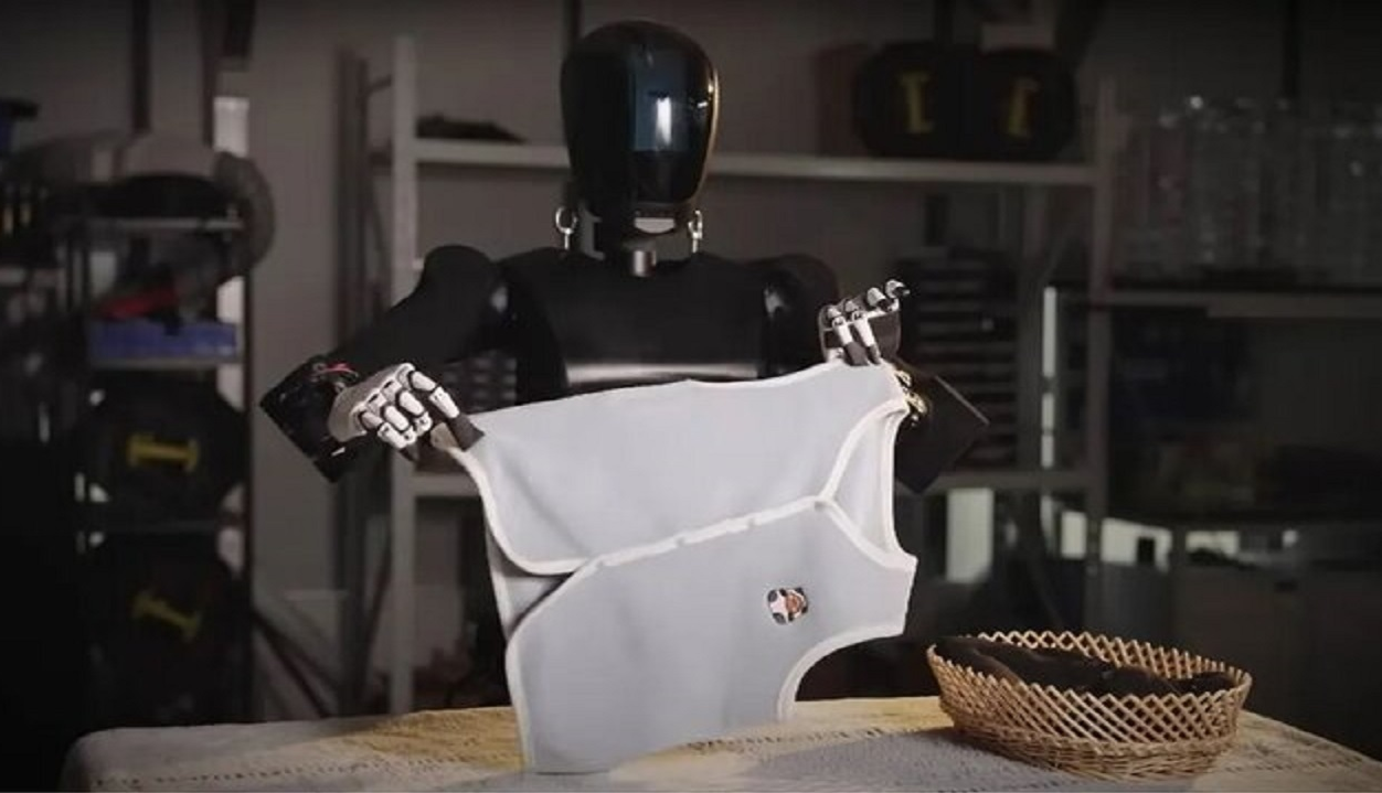 ربات انسان‌نمای «مجیک‌لب» خانه‌داری می‌کند
