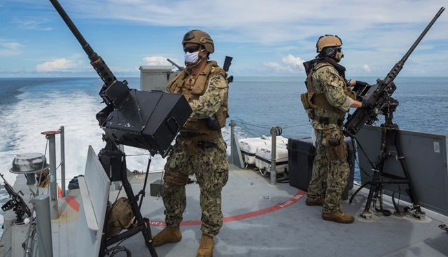 تایم: نیروی دریایی آمریکا در حال غرق شدن در خاورمیانه است