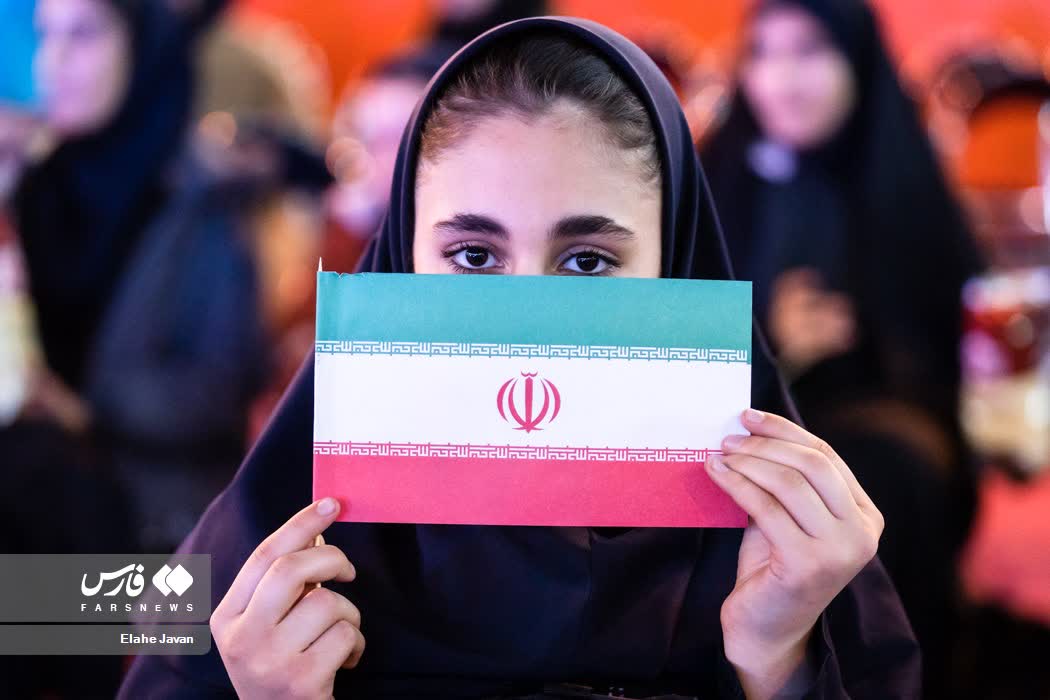 عکس/ اجتماع ۵۰۰۰ نفرۀ دختران رای اولی در تهران  