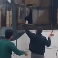 حمله اراذل و اوباش به اتوبوس درون شهری در مشهد/ مهاجمان دستگیر شدند