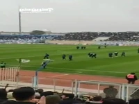 تشویق ماشاریپوف از سوی هواداران استقلال در ورزشگاه سیروس قایقران