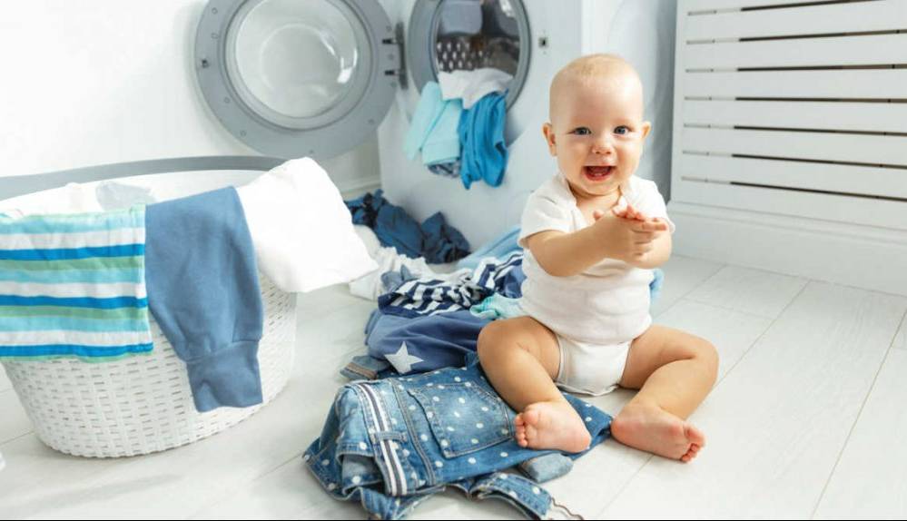 آیا لباس‌های نوزاد را با مایع لباسشویی بزرگسال می‌شویید؟
