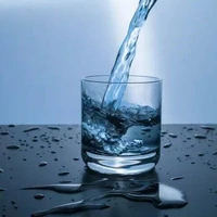 چرا باید آب کم بخوریم؟