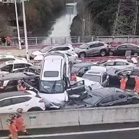 تصادف زنجیره‌ای بیش از ۱۰۰ خودرو در چین