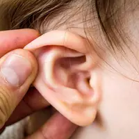 روشی برای درمان گوش درد و کم شدن شنوایی گوش کودک