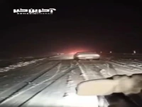 بارش سنگین برف در کرمان و گرفتاری خودروها
