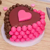 کیک شکلاتی قلبی یک عصرانه خوشمزه