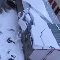مدفون شدن خودروها زیر برف