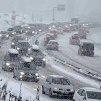 مه‌گرفتگی در برخی گردنه‌های همدان؛ کولاک زمینی در ۲۰ نقطه از جاده‌ها