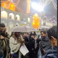 حال و هوای متفاوت زائران اردوزبان هنگام بارش برف در حرم امام رضا علیه السلام 