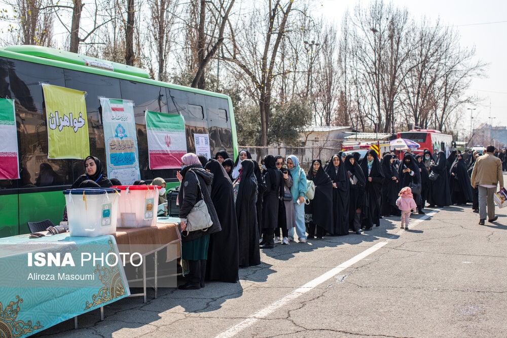عکس/ حضور نمازگزاران تهرانی پای صندوق رای