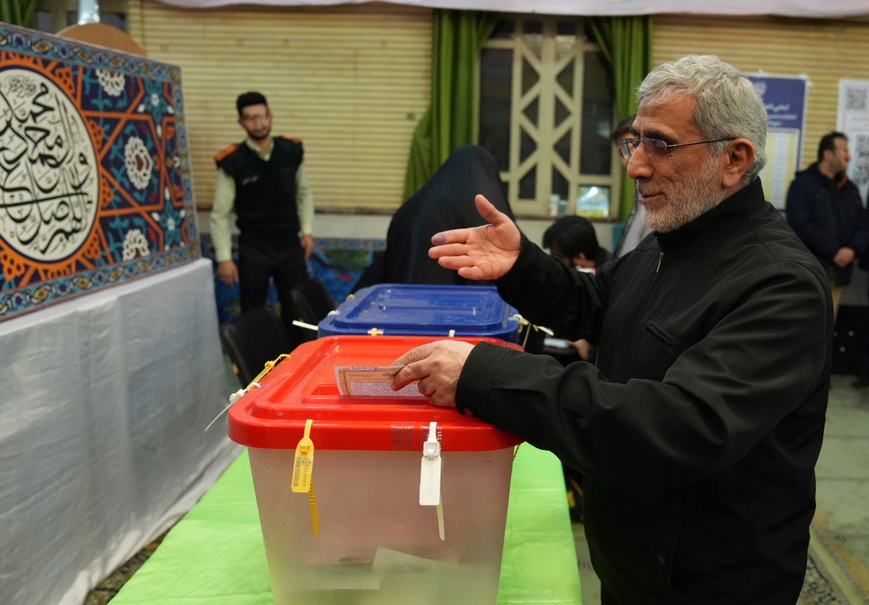 عکس/ سردار قاآنی رای خود را به صندوق انداخت