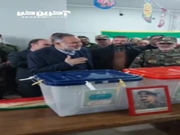 فرمانده نیروی زمینی ارتش رای خود را به صندوق انداخت