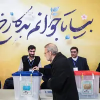 علی لاریجانی در امامزاده صالح آرای خود را به صندوق انداخت