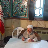 حضور ناطق نوری پای صندوق رای در حسینیه ارشاد