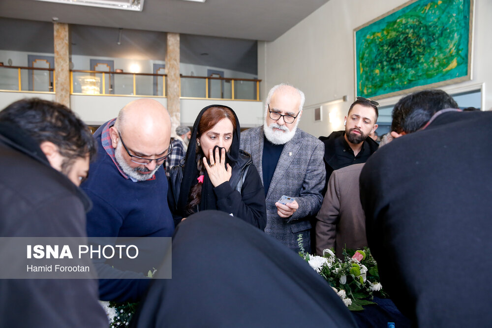 عکس/ "محسن افشانی" بازیگر پرحاشیه در صف صندوق رای 