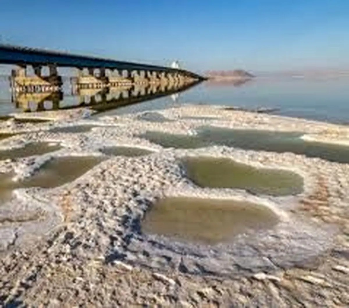 نماینده ارومیه: خشک شدن دریاچه ارومیه ایران و کشورهای همسایه را تهدید می‌کند